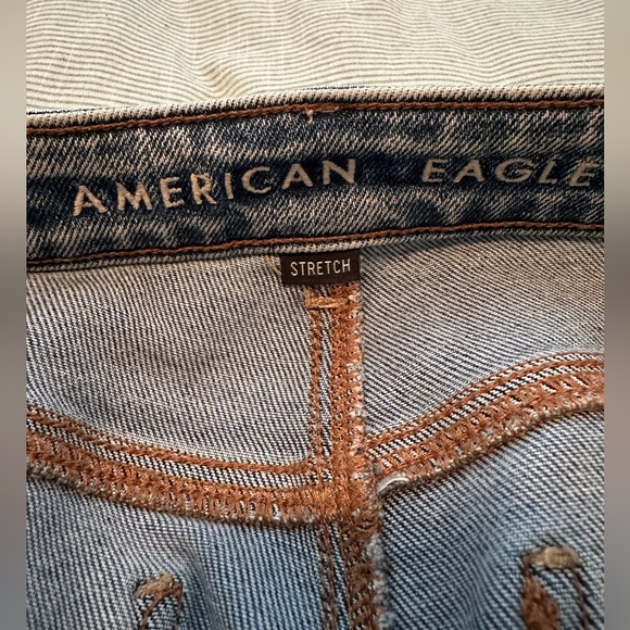 American Eagle High-Waisted Mom Jeans - Picture 9 of 12